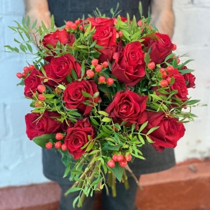 Букет из красных роз "Огонь" - купить с доставкой в по Омску